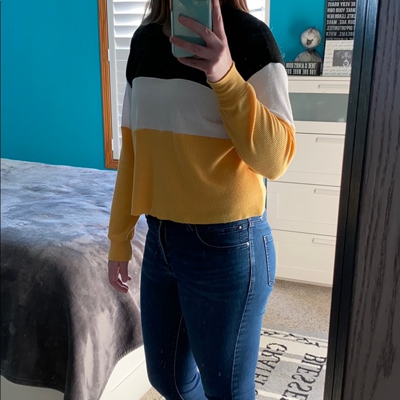 Hollister Boyfriend Tee - Picture 2 of 6